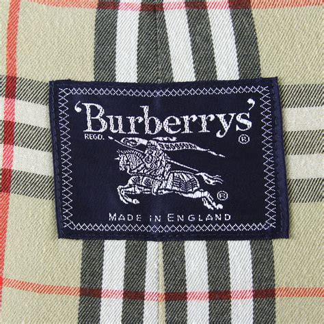 etichetta pantaloni burberry